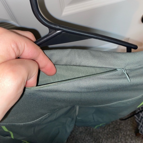 Fabletics Exercise Outfit - Picture 6 of 7